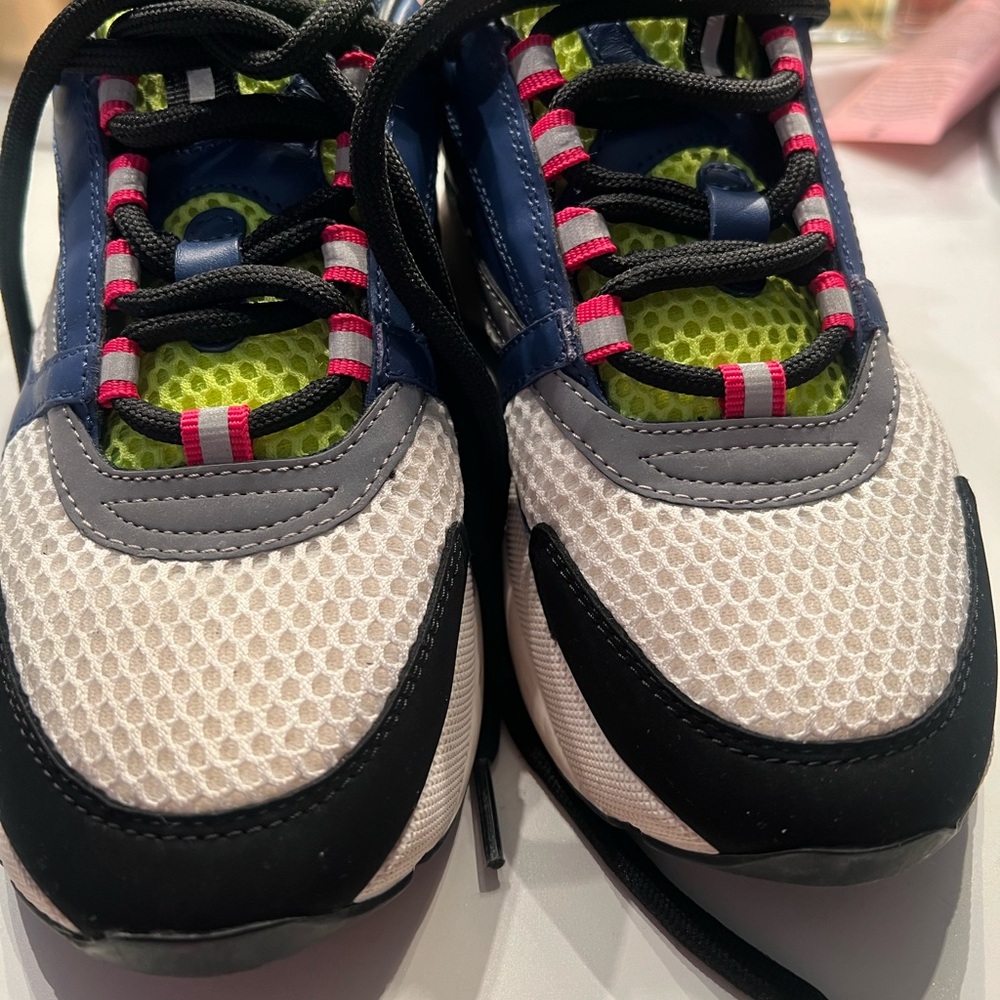 Lightly used Dior women’s sneaker - Picture 4 of 6